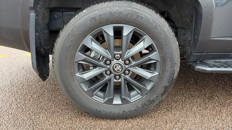 Toyota Land Cruiser 2.8 D-4D 204 Invincible 5dr Auto [7 Seat] Diesel Station Wagon